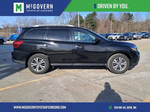 Used 2019 Nissan Pathfinder S image 5