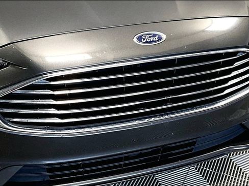 Used 2019 Ford Fusion SE image 30