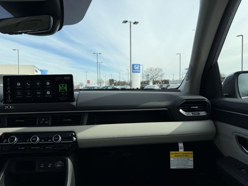 New 2026 Honda Pilot Touring image 32