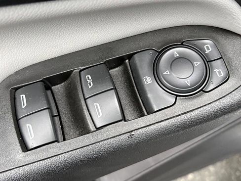 Used 2020 Chevrolet Equinox LS w/ LS Convenience Package image 17