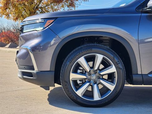 Used 2025 Honda Pilot Elite image 8