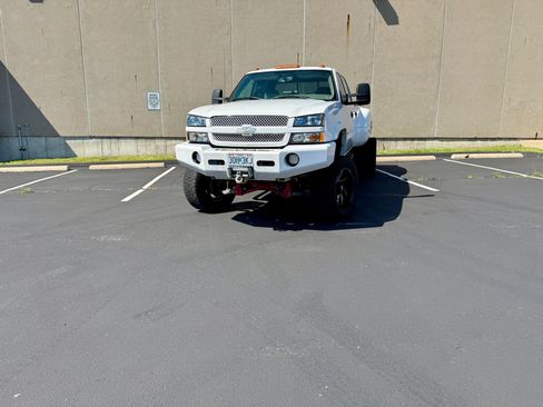 Used 2004 Chevrolet Silverado 3500 4x4 Crew Cab w/ Heavy-Duty Power Package image 4