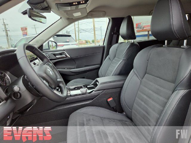 Used 2025 Mitsubishi Outlander AWD image 22