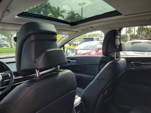 Used 2025 Kia Sportage EX w/ Premium Package FWD image 16