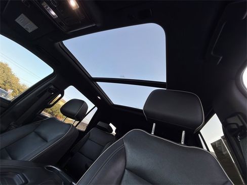 Used 2021 Chevrolet Tahoe Premier w/ Premium Package image 28