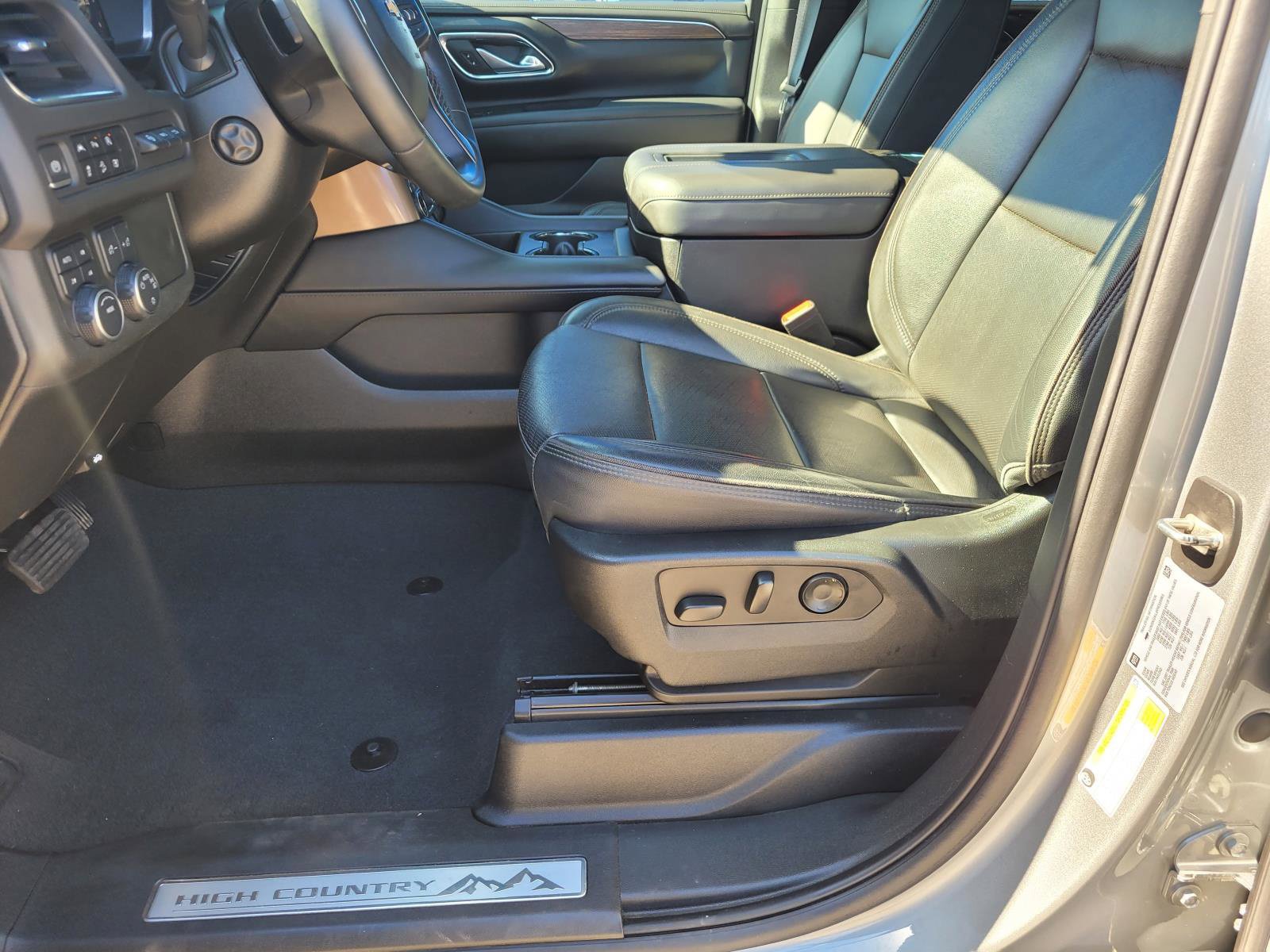 Used 2023 Chevrolet Suburban High Country AWD/4WD image 16
