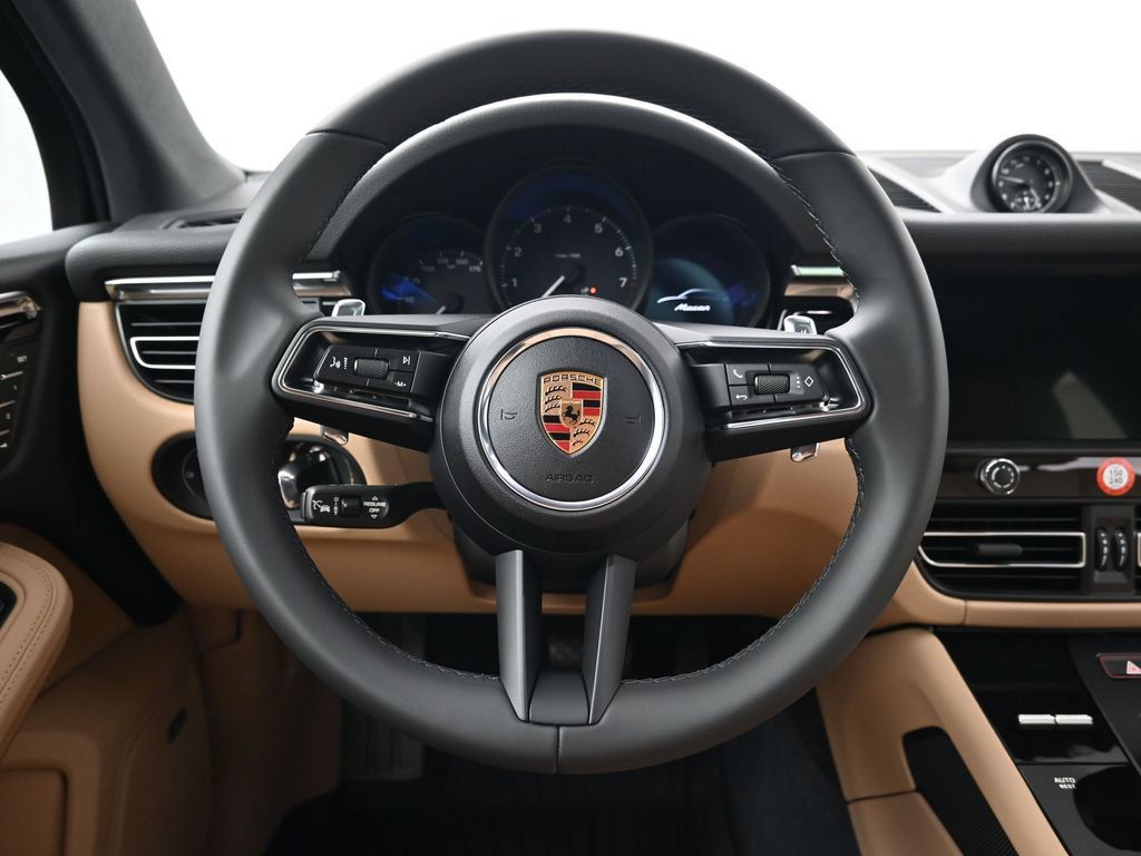 Certified 2026 Porsche Macan AWD/4WD image 13