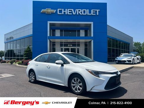 Used 2021 Toyota Corolla LE FWD image 1