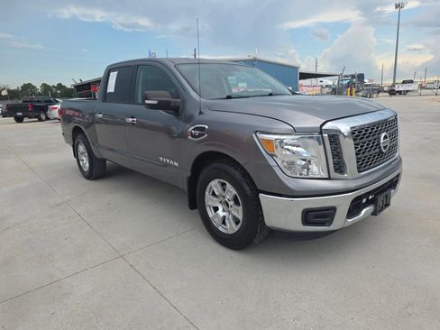 Used 2017 Nissan Titan SV RWD image 7