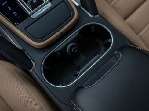 Used 2022 Porsche Cayenne Turbo image 41