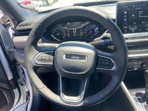 Used 2026 Jeep Compass Trailhawk AWD/4WD image 25