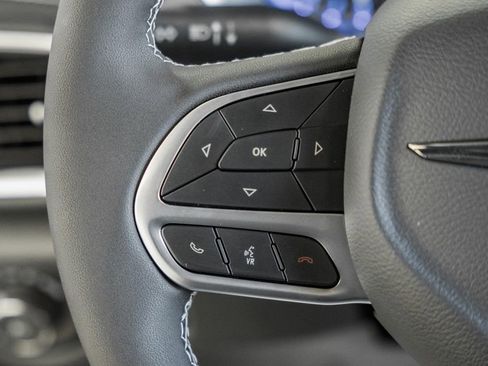 New 2026 Chrysler Pacifica Limited w/ Uconnect Theater Family Group FWD image 27
