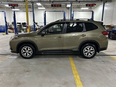 Certified 2023 Subaru Forester Premium image 5