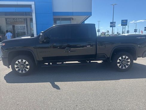 Used 2022 Chevrolet Silverado 2500 Custom w/ Custom Value Package image 5