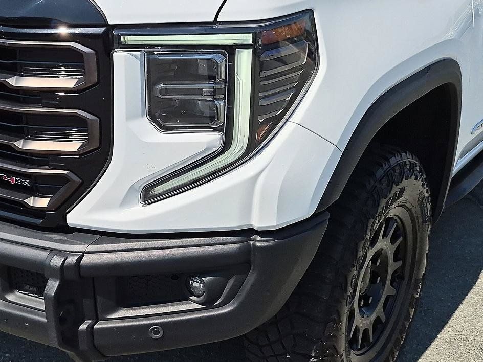 Used 2024 GMC Sierra 1500 AT4X w/ AT4X AEV Edition AWD/4WD image 9