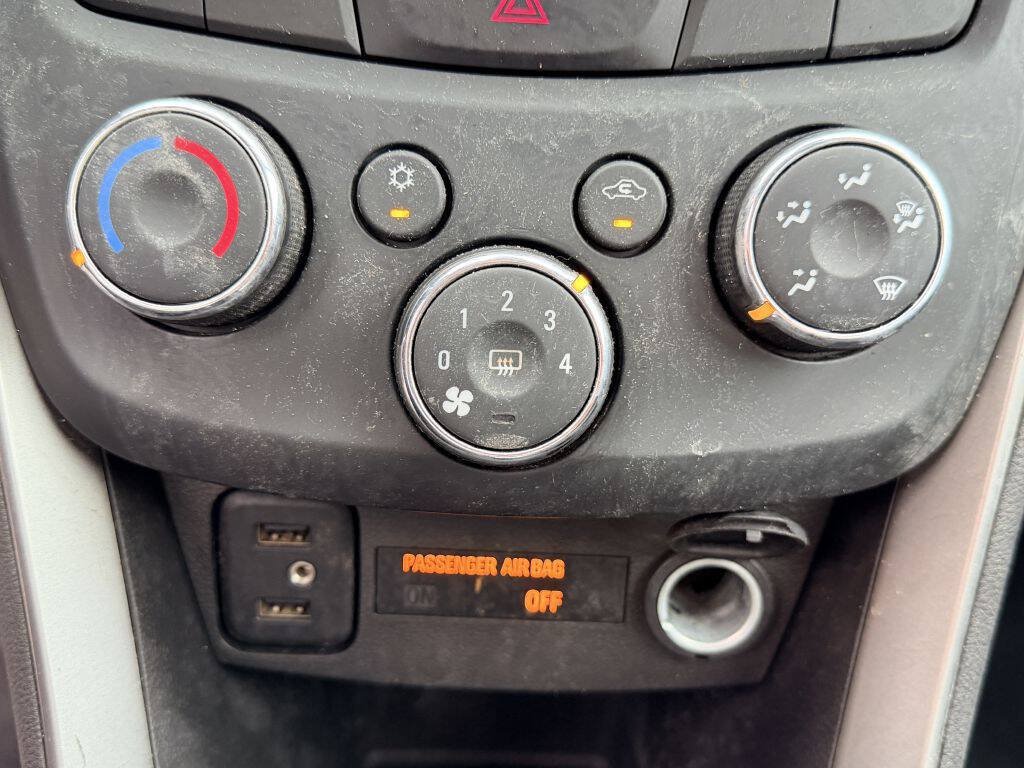 Used 2019 Chevrolet Trax LT w/ Redline Edition FWD image 17