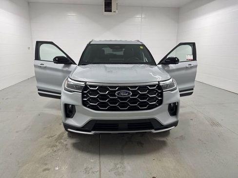 New 2026 Ford Explorer Platinum w/ LUX Leather Package image 9