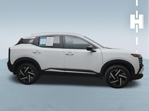 Used 2026 Nissan Kicks SV FWD image 3