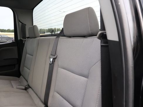 Used 2018 Chevrolet Silverado 1500 Custom w/ Custom Value Package AWD/4WD image 33