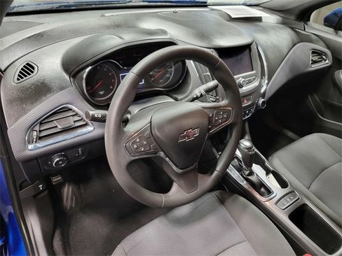 Used 2019 Chevrolet Cruze LT w/ Convenience Package image 11