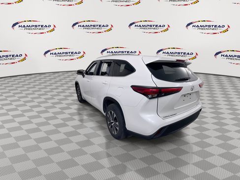 Used 2020 Toyota Highlander XLE AWD/4WD image 6
