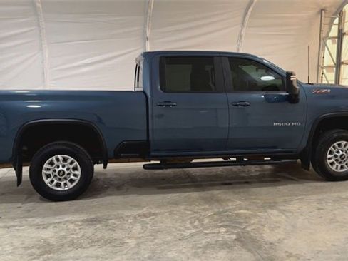 Used 2024 Chevrolet Silverado 2500 LT w/ Convenience Package image 9