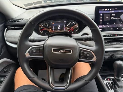 Used 2022 Jeep Compass Latitude AWD/4WD image 11