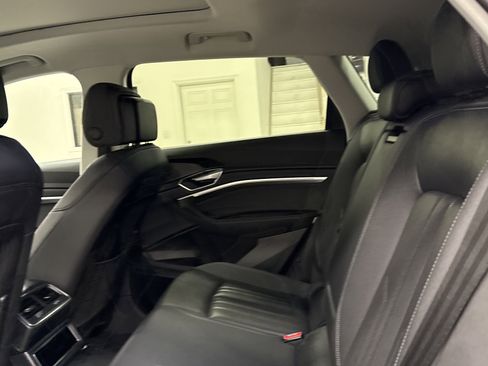Used 2021 Audi e-tron Premium Plus w/ Premium Plus Package image 11