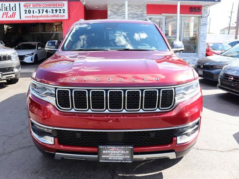Used 2024 Jeep Wagoneer Series III AWD/4WD image 8