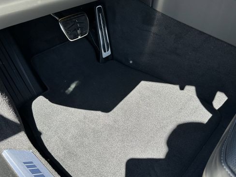 Used 2025 BMW i7 xDrive60 w/ M Sport Package RWD image 16