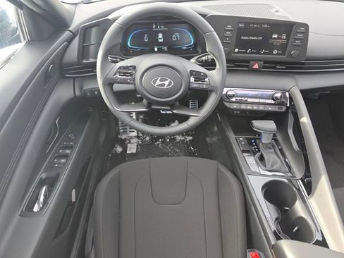 New 2026 Hyundai Elantra SEL Sport image 3