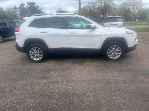 Used 2016 Jeep Cherokee Latitude w/ Comfort/Convenience Group AWD/4WD image 22