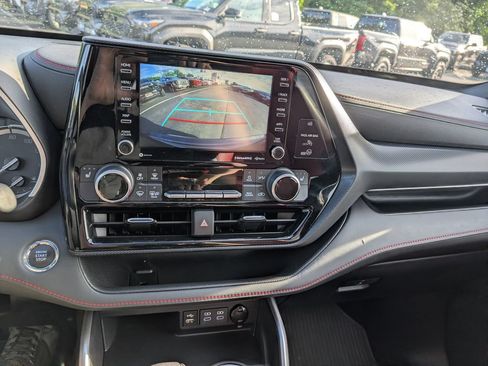 Used 2022 Toyota Highlander XSE AWD/4WD image 28