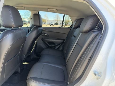 Used 2022 Chevrolet Trax LT w/ LT Convenience Package image 25