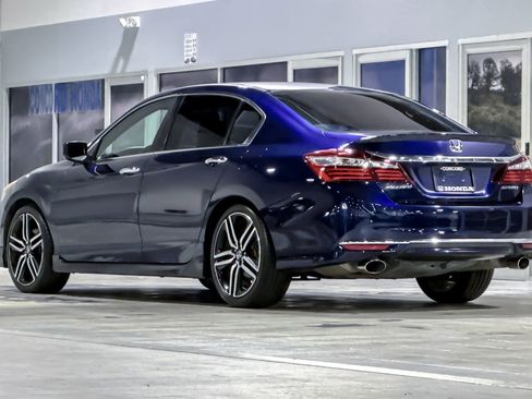 Used 2016 Honda Accord Sport image 3