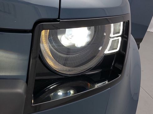 Used 2021 Land Rover Defender 110 X-Dynamic HSE image 32