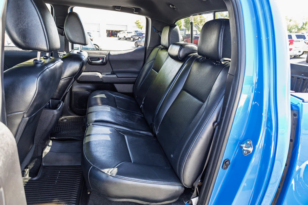 Used 2021 Toyota Tacoma TRD Sport w/ TRD Premium Sport Package AWD/4WD image 38