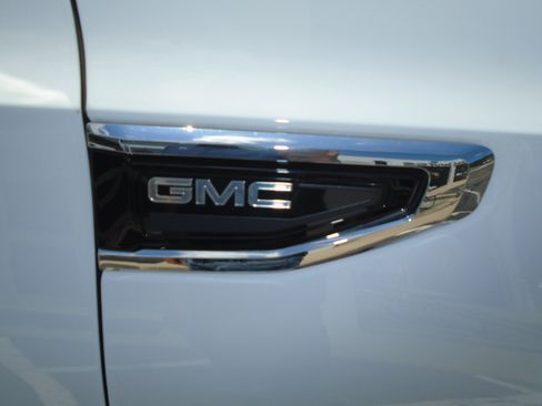 Used 2023 GMC Yukon SLT AWD/4WD image 24
