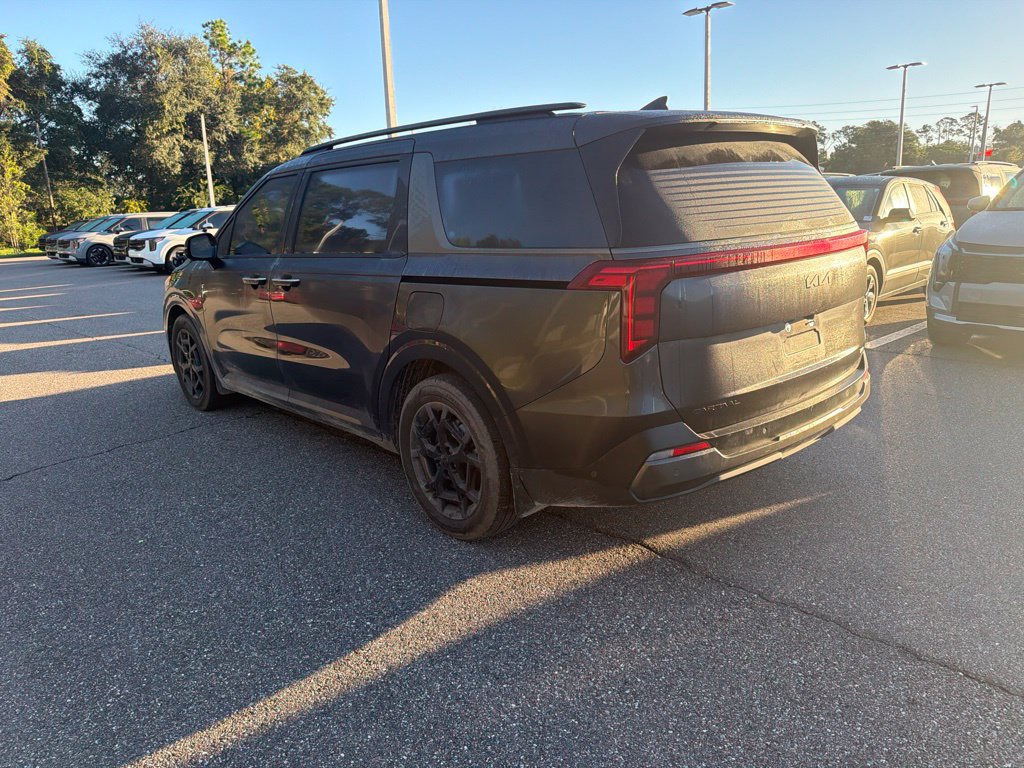 Certified 2025 Kia Carnival SX w/ SX Dark Edition Package FWD image 7
