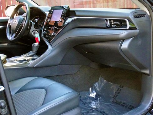 Used 2022 Toyota Camry SE FWD image 33