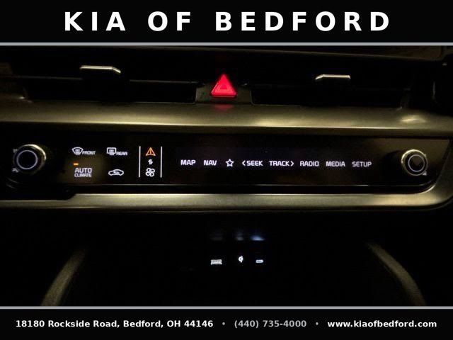 Certified 2025 Kia Sportage EX FWD image 16