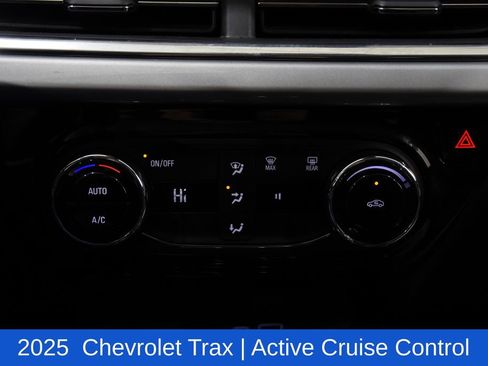 Used 2025 Chevrolet Trax LT image 17