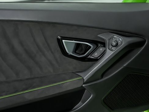 Used 2022 Lamborghini Huracan EVO RWD image 19