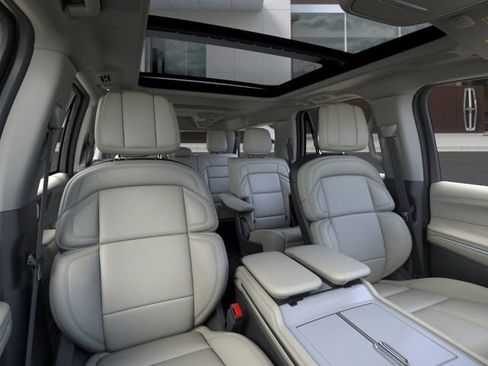 New 2026 Lincoln Navigator L Reserve AWD/4WD image 10
