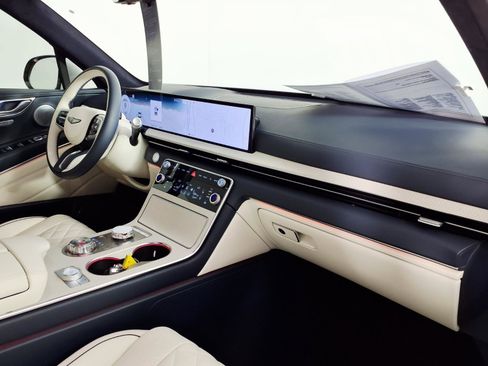 Certified 2025 Genesis GV80 3.5T Prestige image 9