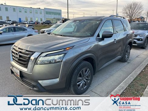 Used 2025 Nissan Pathfinder SV image 1