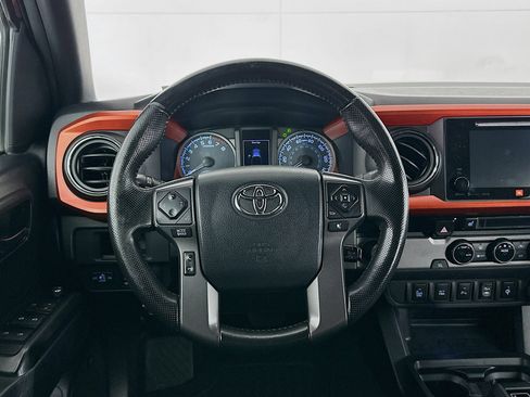 Used 2016 Toyota Tacoma TRD Off-Road image 17