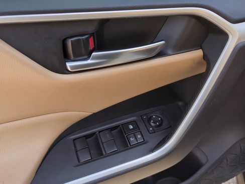 Used 2021 Toyota RAV4 XLE image 8