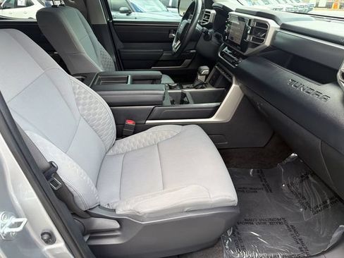 Used 2022 Toyota Tundra SR5 w/ SR5 Convenience Package AWD/4WD image 15