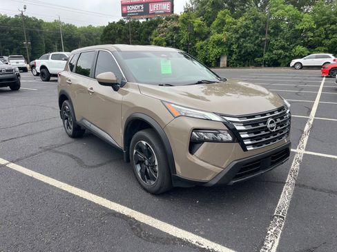 Used 2024 Nissan Rogue SV FWD image 1